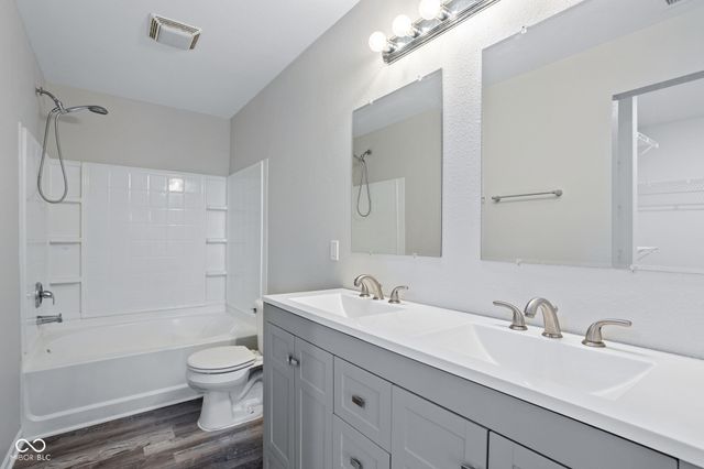 476 Bourneside Drive, Greenfield, IN 46140