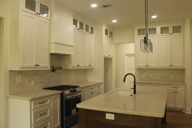 109 Gadwall Drive, Clute, TX 77531