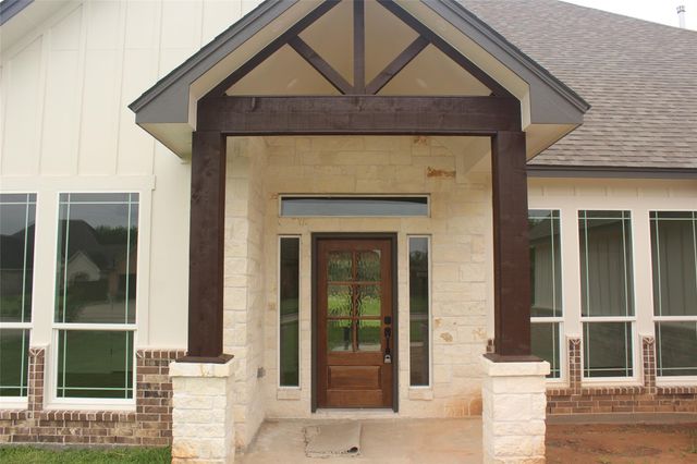 109 Gadwall Drive, Clute, TX 77531