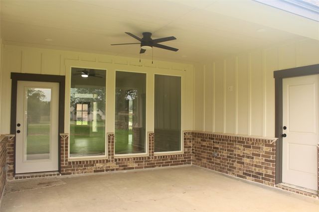 109 Gadwall Drive, Clute, TX 77531