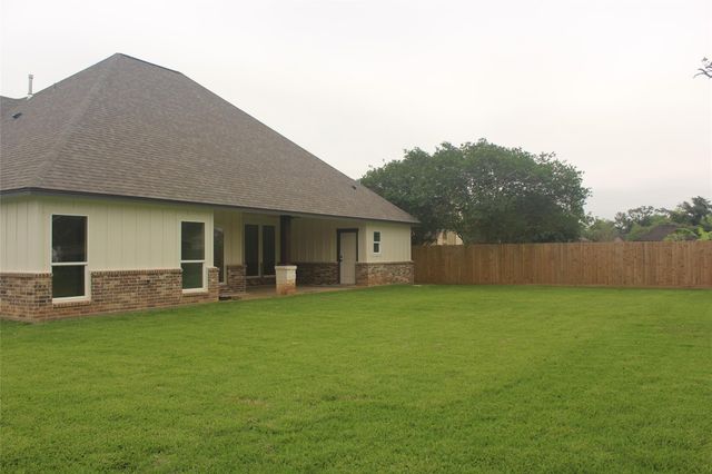 109 Gadwall Drive, Clute, TX 77531