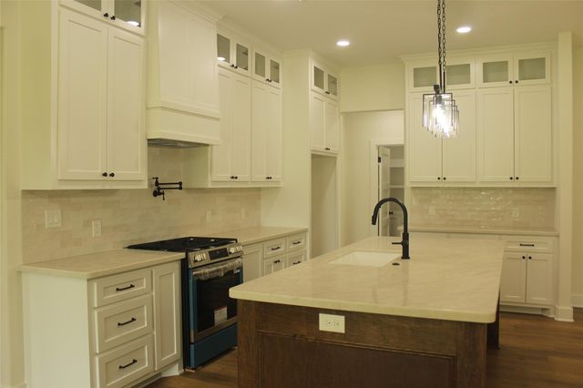 109 Gadwall Drive, Clute, TX 77531