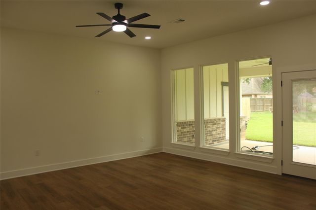 109 Gadwall Drive, Clute, TX 77531