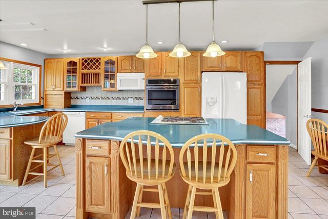 700 TRIMBLE BLVD, Brookhaven, PA 19015
