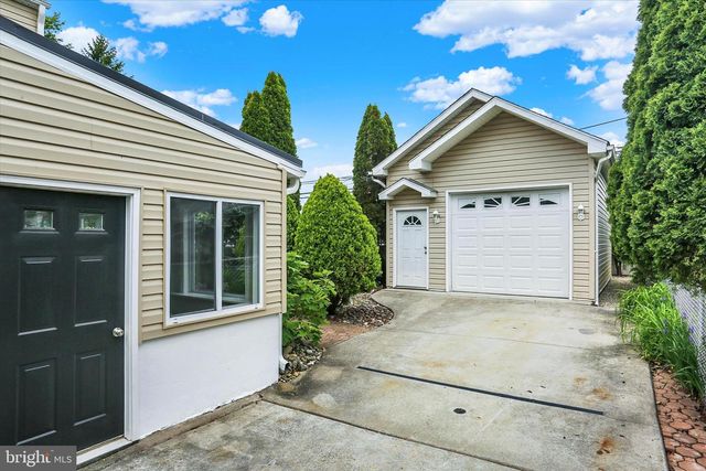 700 TRIMBLE BLVD, Brookhaven, PA 19015