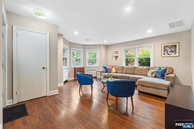 37 Golf Court, Teaneck, NJ 07666