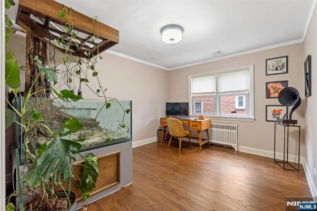 37 Golf Court, Teaneck, NJ 07666