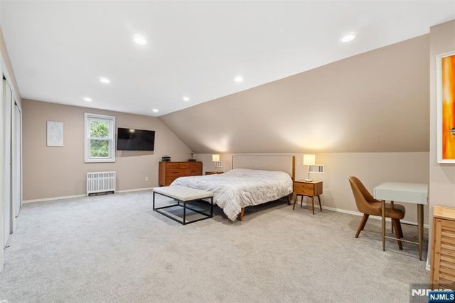 37 Golf Court, Teaneck, NJ 07666