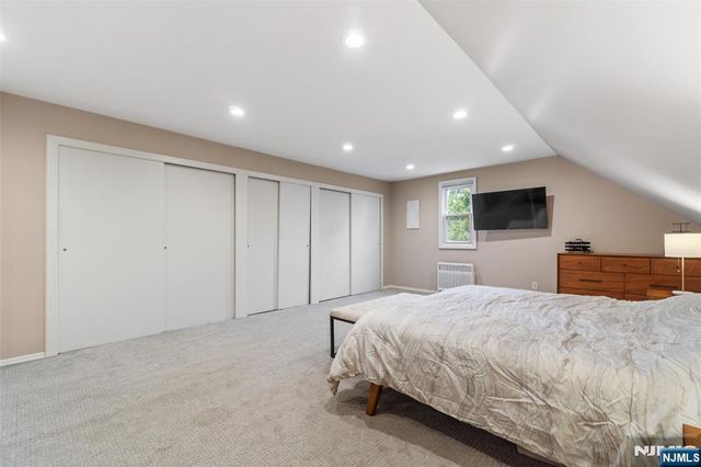 37 Golf Court, Teaneck, NJ 07666