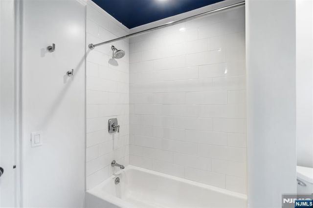 37 Golf Court, Teaneck, NJ 07666