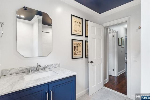 37 Golf Court, Teaneck, NJ 07666