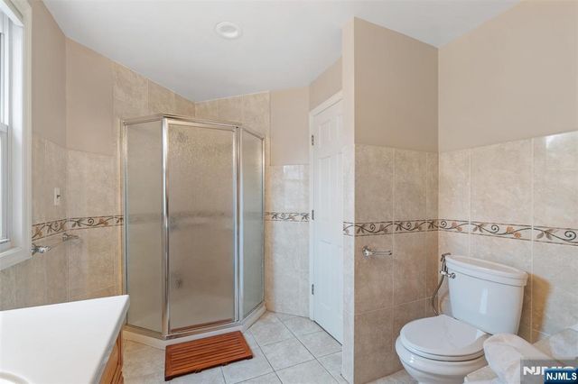 37 Golf Court, Teaneck, NJ 07666