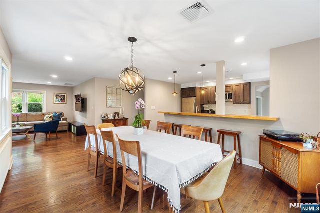 37 Golf Court, Teaneck, NJ 07666