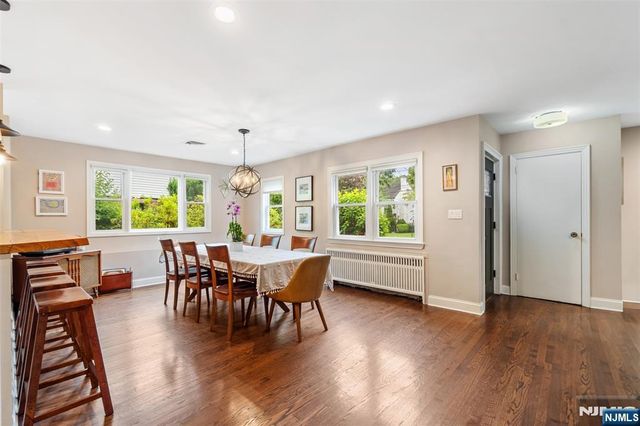 37 Golf Court, Teaneck, NJ 07666