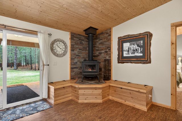 415 Hummingbird DR, Sandpoint, ID 83864