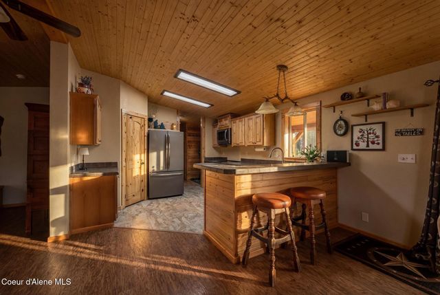 415 Hummingbird DR, Sandpoint, ID 83864