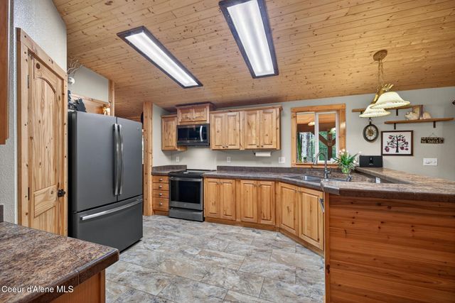 415 Hummingbird DR, Sandpoint, ID 83864