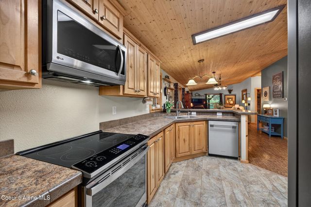 415 Hummingbird DR, Sandpoint, ID 83864
