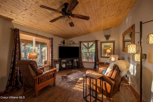 415 Hummingbird DR, Sandpoint, ID 83864