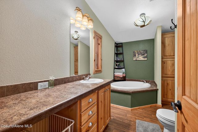 415 Hummingbird DR, Sandpoint, ID 83864