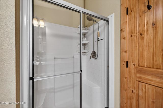 415 Hummingbird DR, Sandpoint, ID 83864