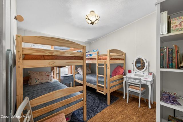 415 Hummingbird DR, Sandpoint, ID 83864