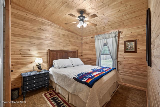 415 Hummingbird DR, Sandpoint, ID 83864