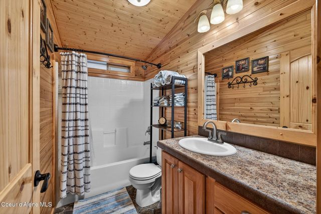 415 Hummingbird DR, Sandpoint, ID 83864