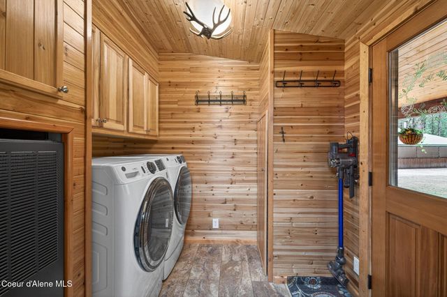 415 Hummingbird DR, Sandpoint, ID 83864