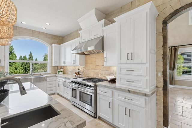 200 American River Canyon Dr, Folsom, CA 95630