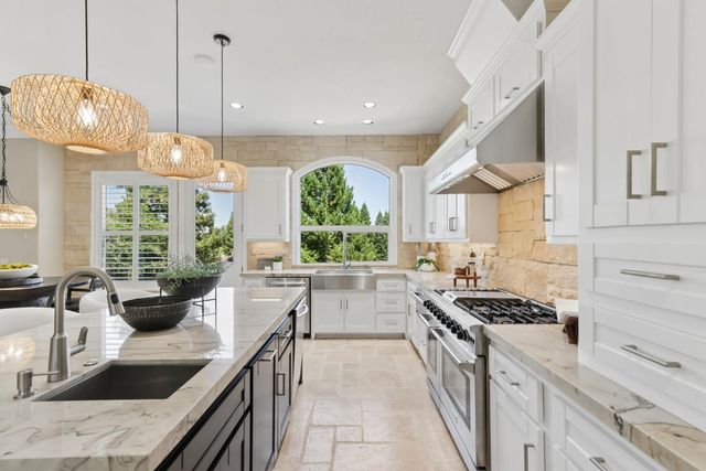 200 American River Canyon Dr, Folsom, CA 95630