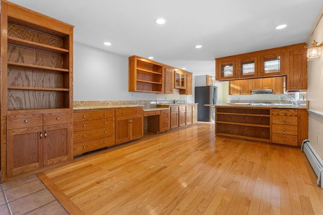 12 Fairway Drive, Amherst, NH 03031