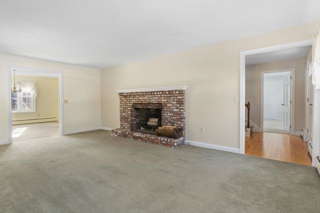 12 Fairway Drive, Amherst, NH 03031