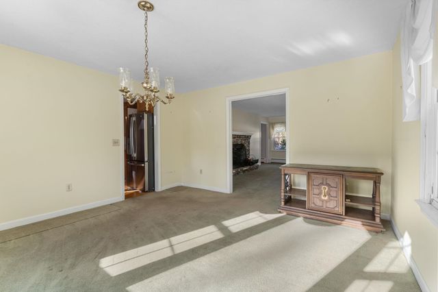 12 Fairway Drive, Amherst, NH 03031