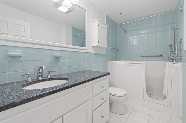 12 Fairway Drive, Amherst, NH 03031