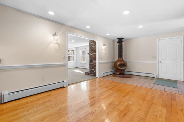 12 Fairway Drive, Amherst, NH 03031