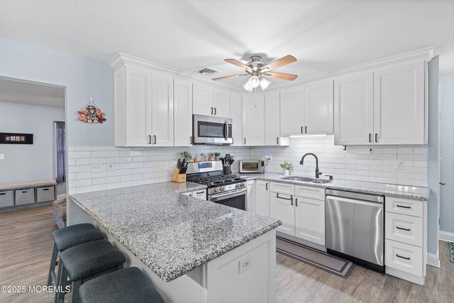 46 Spruce Street, Beachwood, NJ 08722