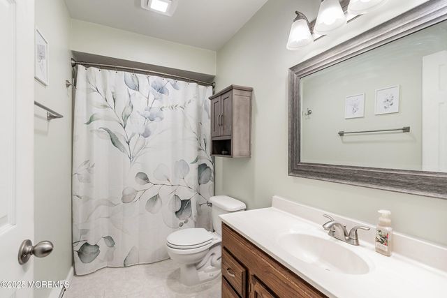 46 Spruce Street, Beachwood, NJ 08722