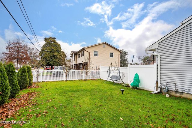 46 Spruce Street, Beachwood, NJ 08722