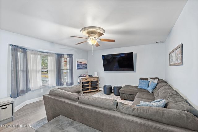 46 Spruce Street, Beachwood, NJ 08722