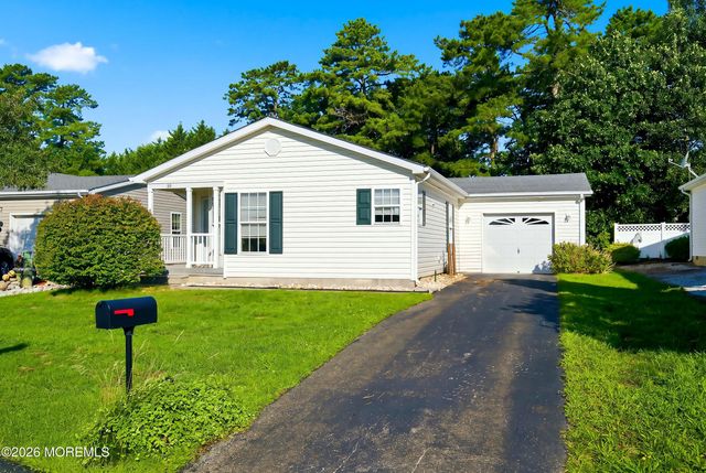 99 Oak Ridge Lane, Manahawkin, NJ 08050