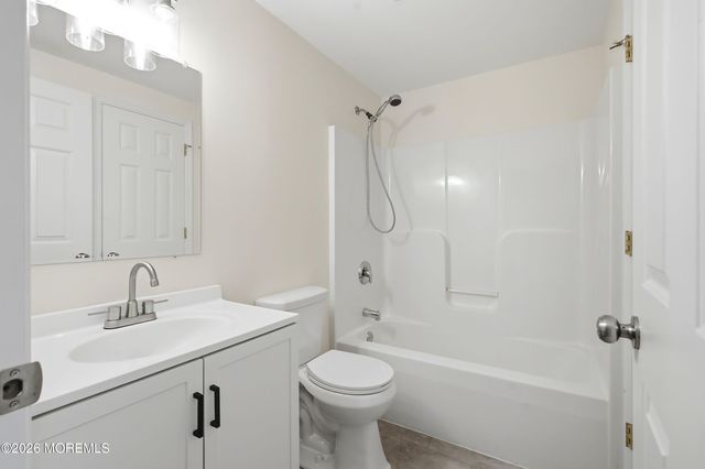 99 Oak Ridge Lane, Manahawkin, NJ 08050