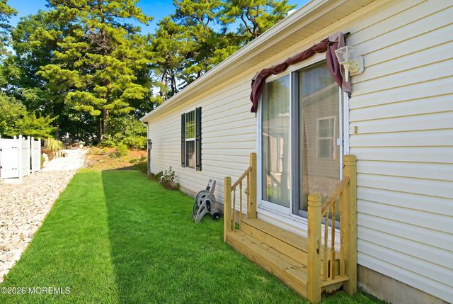 99 Oak Ridge Lane, Manahawkin, NJ 08050