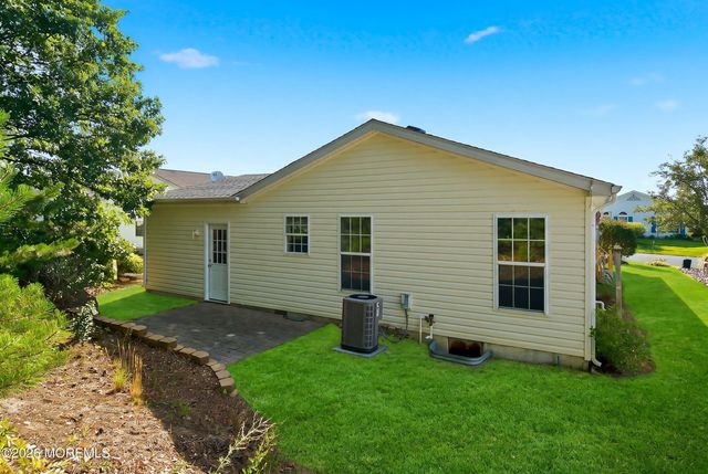 99 Oak Ridge Lane, Manahawkin, NJ 08050