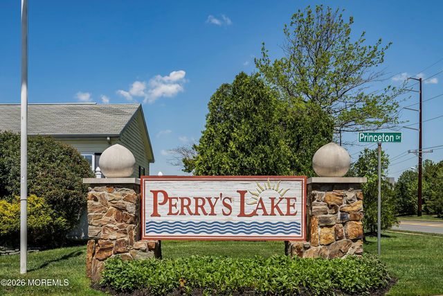 99 Oak Ridge Lane, Manahawkin, NJ 08050