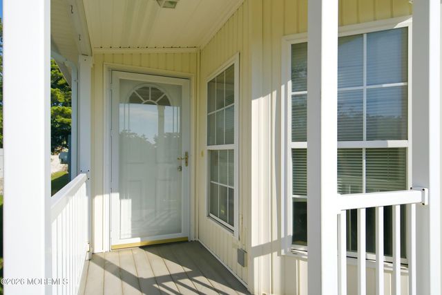99 Oak Ridge Lane, Manahawkin, NJ 08050