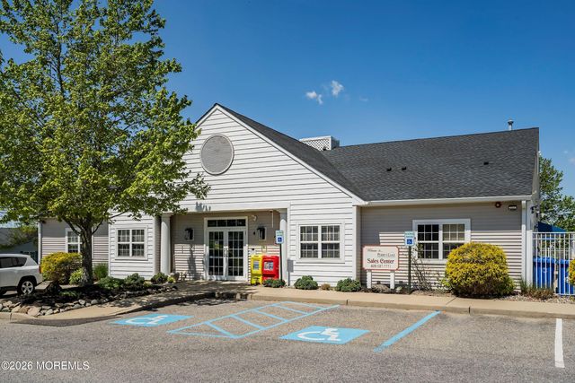 99 Oak Ridge Lane, Manahawkin, NJ 08050