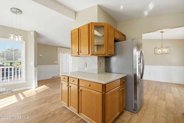 99 Oak Ridge Lane, Manahawkin, NJ 08050