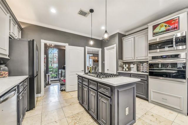 2403 N Lake Front Drive, League City, TX 77573