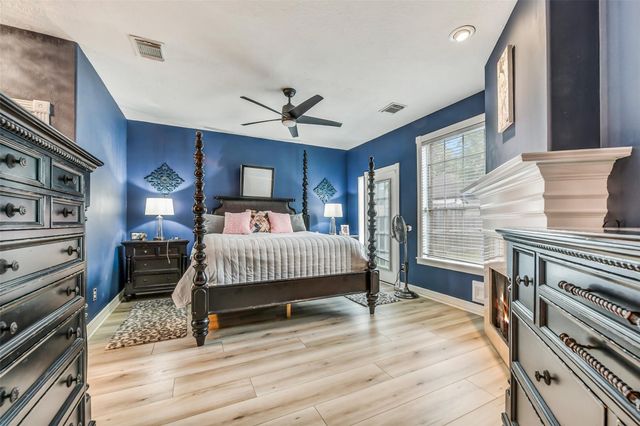 2403 N Lake Front Drive, League City, TX 77573